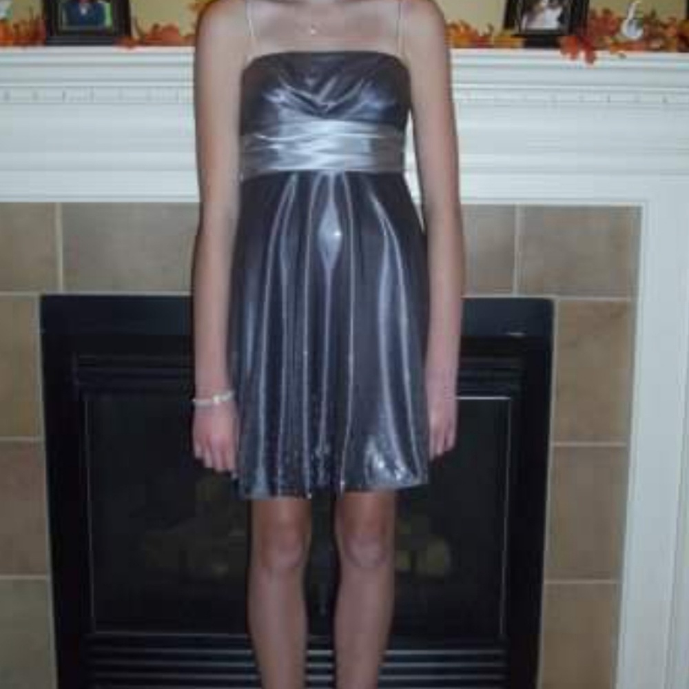 Dress - Picture 6 of 6